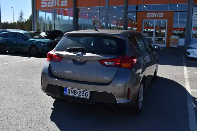 Ruskea Viistoperä, Toyota Auris – XNB-236