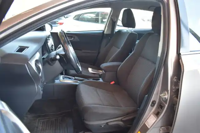 Ruskea Viistoperä, Toyota Auris – XNB-236