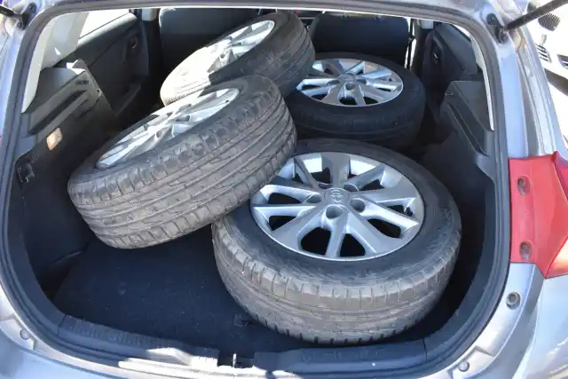 Ruskea Viistoperä, Toyota Auris – XNB-236