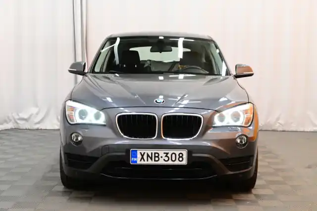 Harmaa Maastoauto, BMW X1 – XNB-308