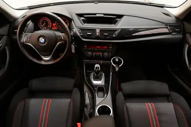 Harmaa Maastoauto, BMW X1 – XNB-308