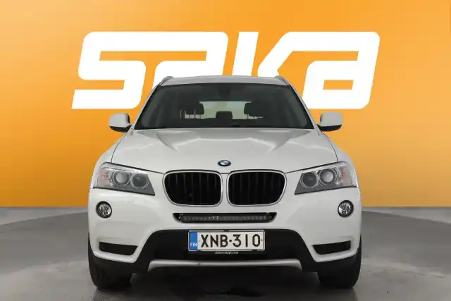 Valkoinen Maastoauto, BMW X3 – XNB-310