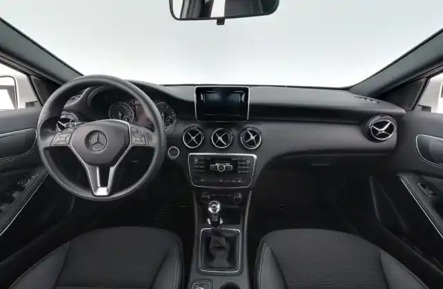 Valkoinen Viistoperä, Mercedes-Benz A – XNC-908