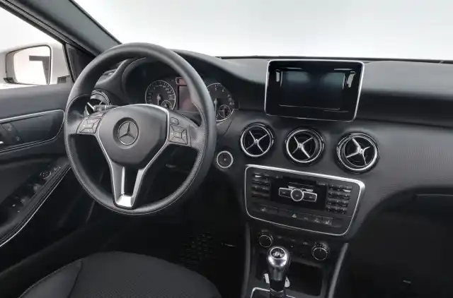 Valkoinen Viistoperä, Mercedes-Benz A – XNC-908