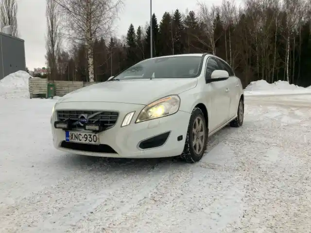 Valkoinen Farmari, Volvo V60 – XNC-930