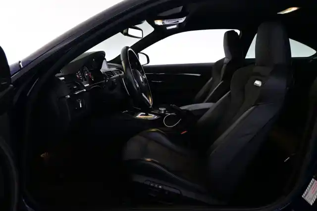 Sininen Coupe, BMW M4 – XNE-343