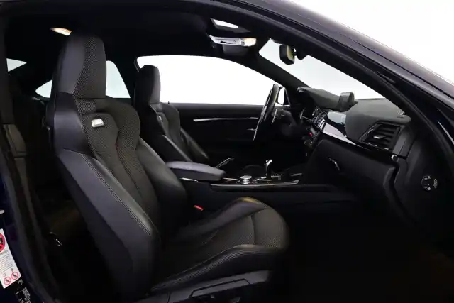 Sininen Coupe, BMW M4 – XNE-343