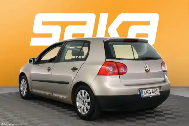 Ruskea (beige) Viistoperä, Volkswagen Golf – XNG-405