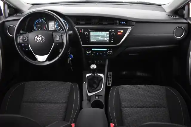 Punainen Viistoperä, Toyota Auris – XNH-199