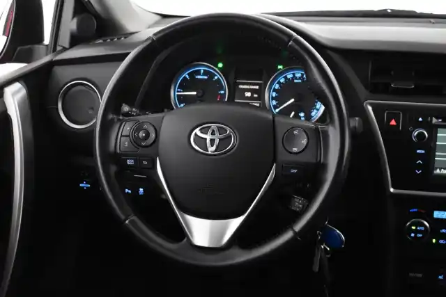 Punainen Viistoperä, Toyota Auris – XNH-199