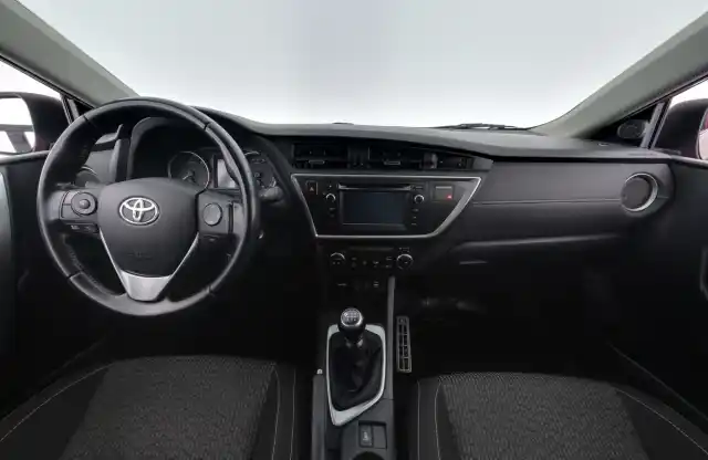 Punainen Viistoperä, Toyota Auris – XNH-199