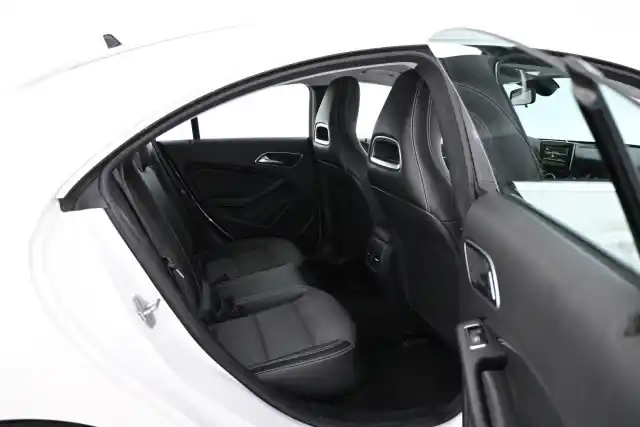 Valkoinen Coupe, Mercedes-Benz CLA – XNH-433