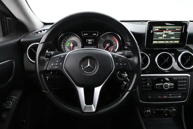 Valkoinen Coupe, Mercedes-Benz CLA – XNH-433