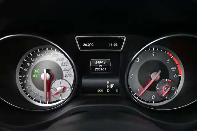 Valkoinen Coupe, Mercedes-Benz CLA – XNH-433