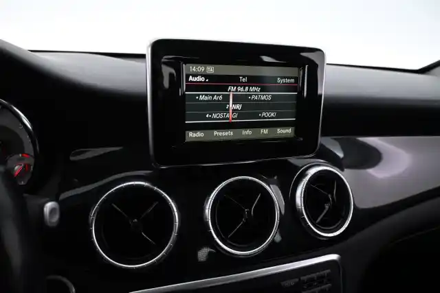Valkoinen Coupe, Mercedes-Benz CLA – XNH-433