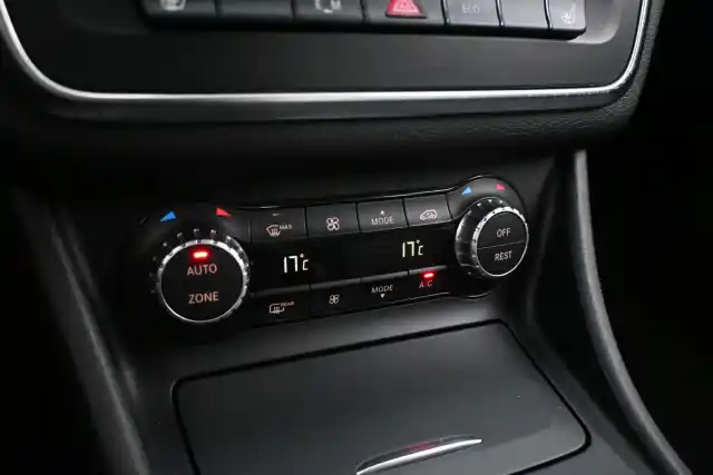 Valkoinen Coupe, Mercedes-Benz CLA – XNH-433
