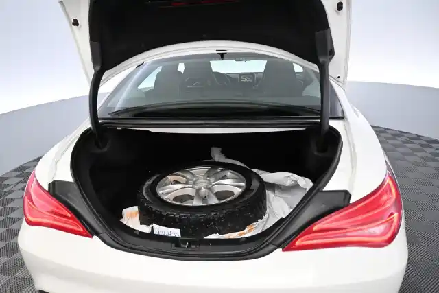 Valkoinen Coupe, Mercedes-Benz CLA – XNH-433