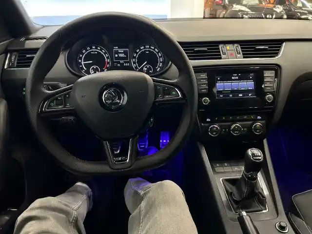 Valkoinen Farmari, Skoda Octavia – XNH-478