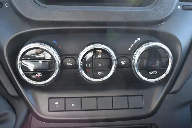 Sininen Pakettiauto, Iveco DAILY – XNL-495