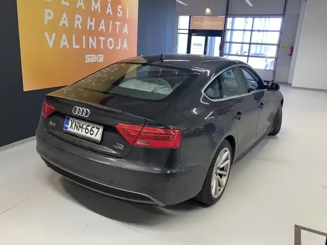 Harmaa Viistoperä, Audi A5 – XNM-667