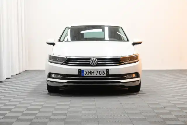 Valkoinen Farmari, Volkswagen Passat – XNM-703