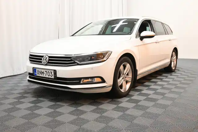 Valkoinen Farmari, Volkswagen Passat – XNM-703