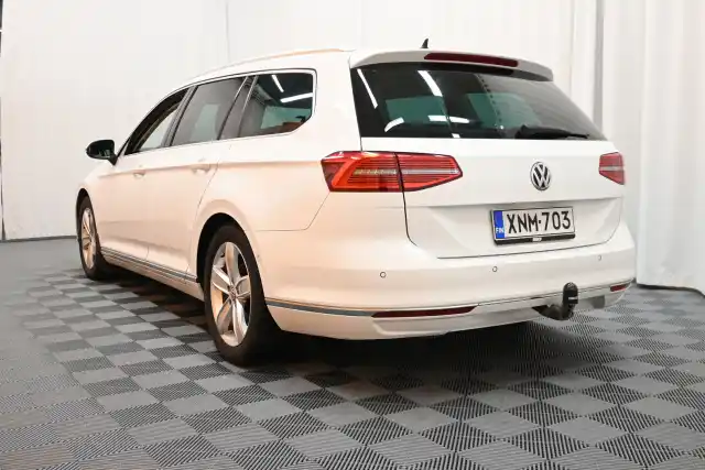 Valkoinen Farmari, Volkswagen Passat – XNM-703