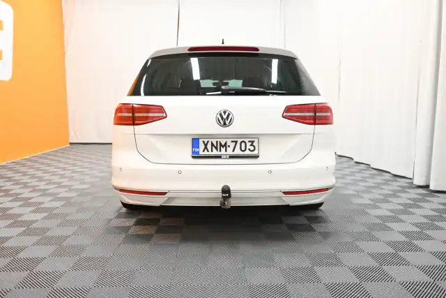 Valkoinen Farmari, Volkswagen Passat – XNM-703