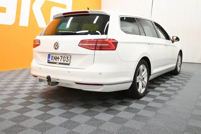 Valkoinen Farmari, Volkswagen Passat – XNM-703