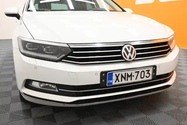 Valkoinen Farmari, Volkswagen Passat – XNM-703