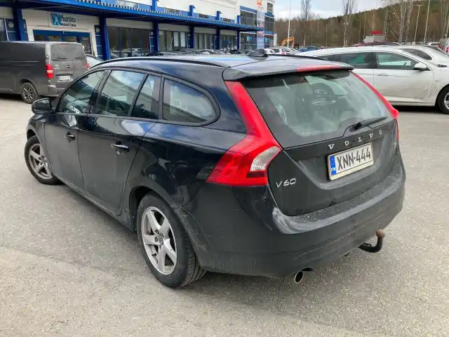 Musta Farmari, Volvo V60 – XNN-444