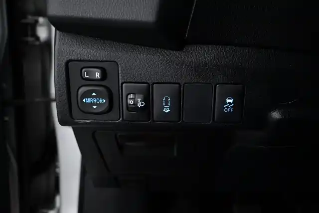 Hopea Sedan, Toyota Corolla – XNN-483