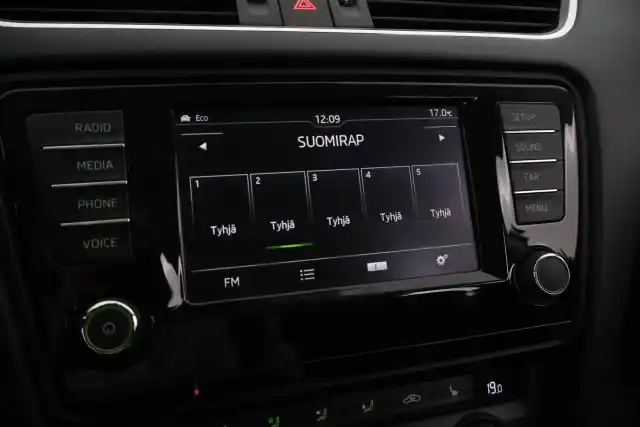 Valkoinen Viistoperä, SKODA OCTAVIA – XNO-383