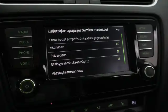 Valkoinen Viistoperä, SKODA OCTAVIA – XNO-383