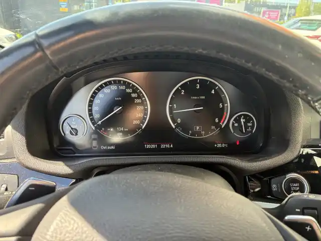 Valkoinen Maastoauto, BMW X4 – XNO-726