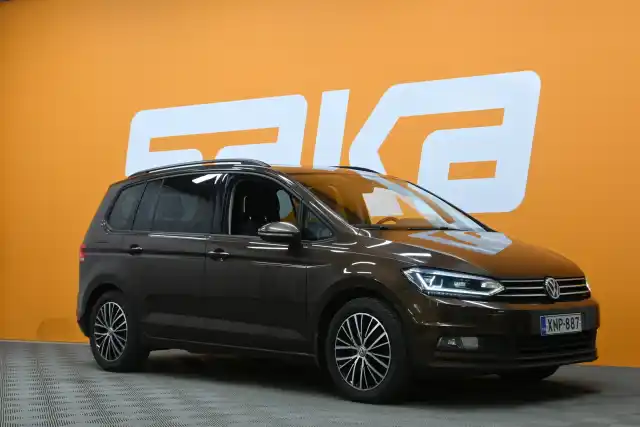 Ruskea Tila-auto, Volkswagen Touran – XNP-887