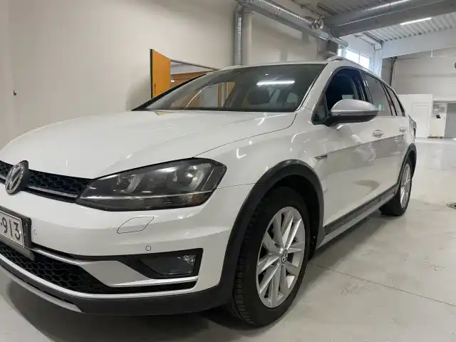 Valkoinen Farmari, Volkswagen Golf – XNP-913