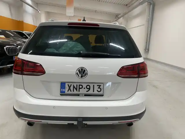 Valkoinen Farmari, Volkswagen Golf – XNP-913