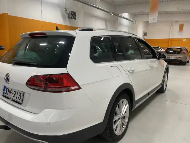 Valkoinen Farmari, Volkswagen Golf – XNP-913