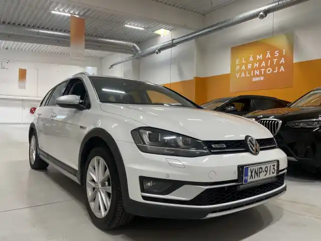 Valkoinen Farmari, Volkswagen Golf – XNP-913