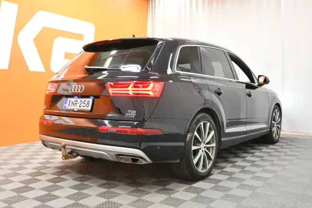 Musta Maastoauto, Audi Q7 – XNR-258