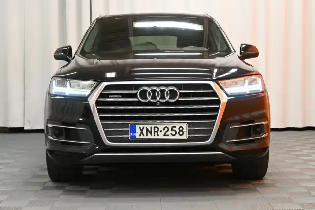 Musta Maastoauto, Audi Q7 – XNR-258