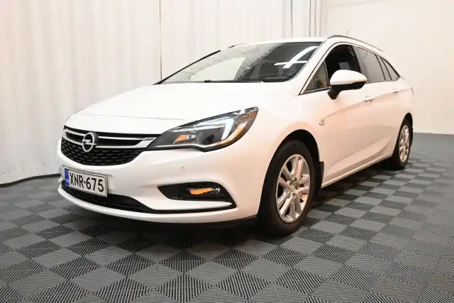 Valkoinen Farmari, Opel Astra – XNR-675