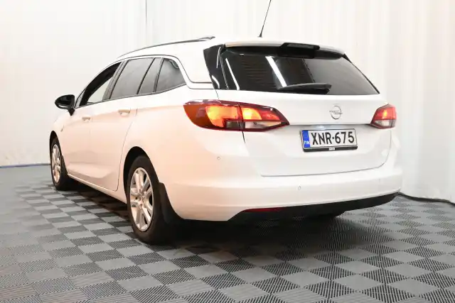 Valkoinen Farmari, Opel Astra – XNR-675