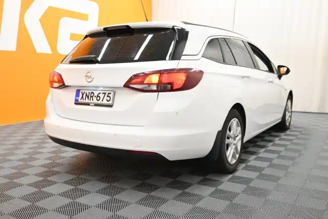 Valkoinen Farmari, Opel Astra – XNR-675