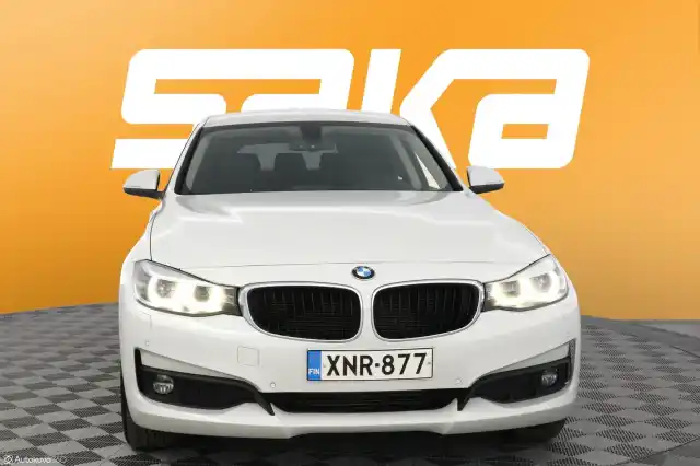 Valkoinen Sedan, BMW 320 Gran Turismo – XNR-877