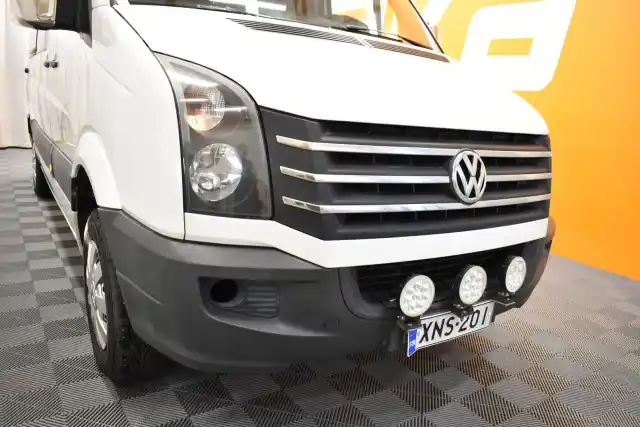 Valkoinen Matkailuauto, Volkswagen Crafter – XNS-201