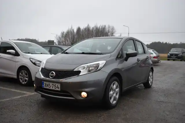 Harmaa Viistoperä, Nissan Note – XNS-754