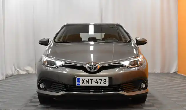 Harmaa Viistoperä, Toyota Auris – XNT-478