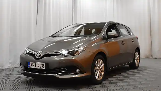 Harmaa Viistoperä, Toyota Auris – XNT-478